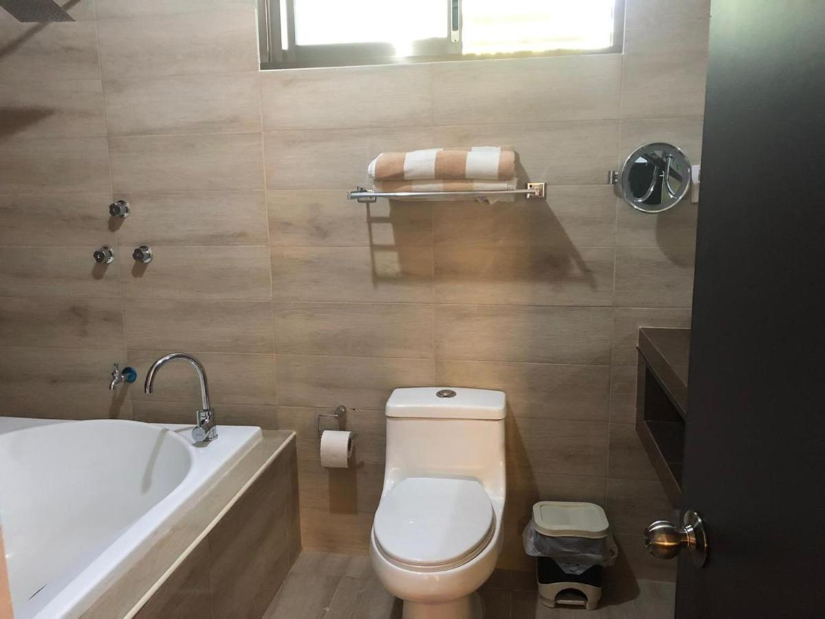 Casa Lili 2: Luxurious/Amplio/Hot Water/Economic/Wifi/Tv Appartement Valladolid  Buitenkant foto