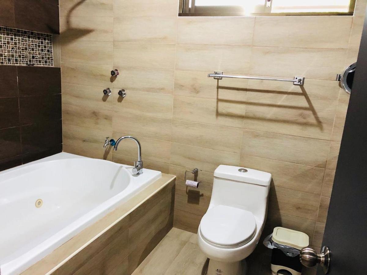 Casa Lili 2: Luxurious/Amplio/Hot Water/Economic/Wifi/Tv Appartement Valladolid  Buitenkant foto